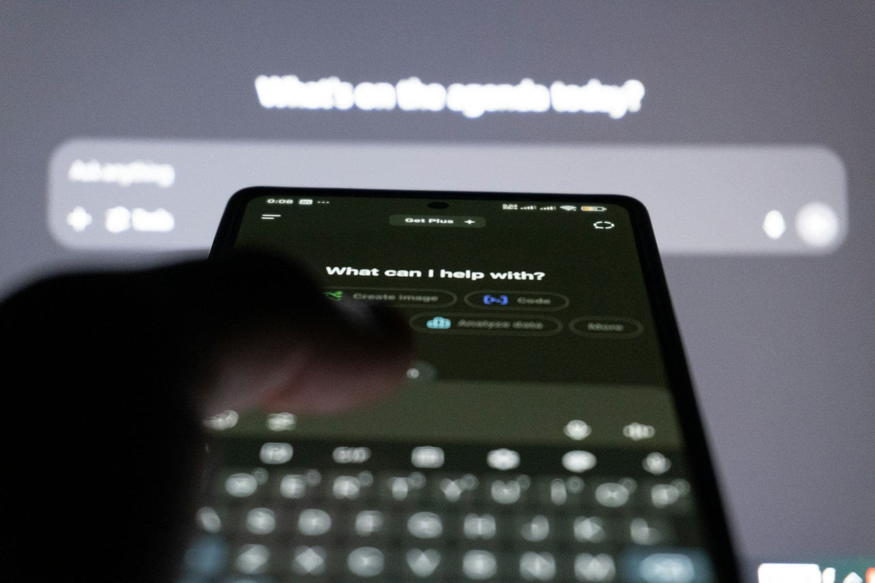 Un assistant conversationnel ouvert sur un téléphone